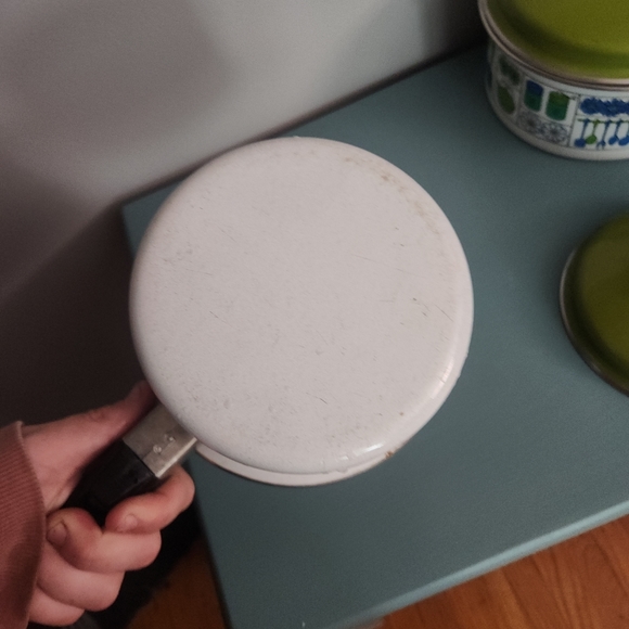 VINTAGE 1970s enamel cookware set - Picture 7 of 11